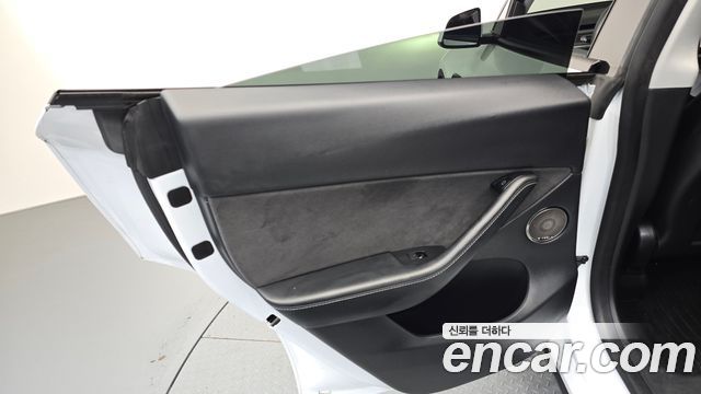 Tesla Model Y 2022 — photo 15