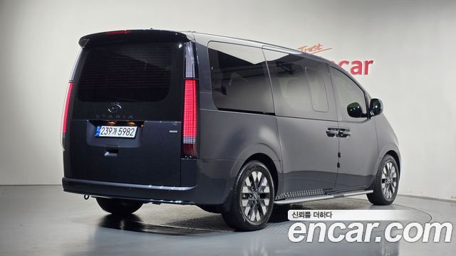 Hyundai Staria 2023 — photo 2