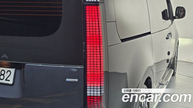 Hyundai Staria 2023 — photo 9
