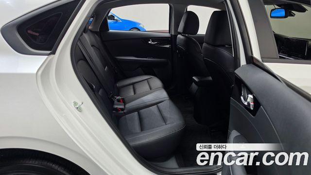 Kia K3 2024 — photo 17