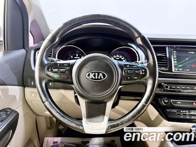 Kia Canival 2016 — photo 6