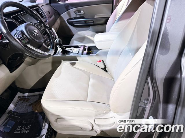 Kia Canival 2016 — photo 18