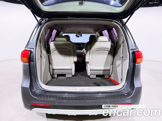 Kia Canival 2016 — photo 19