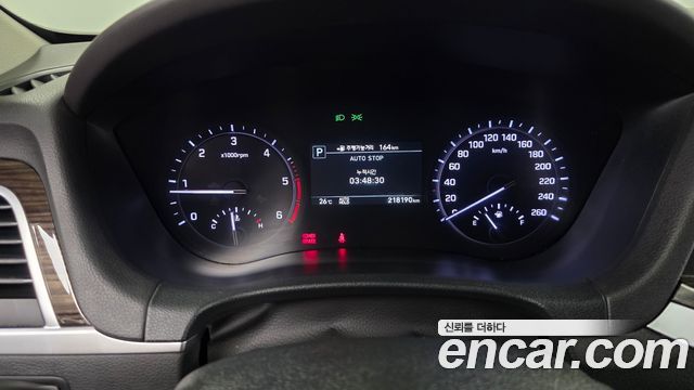 Genesis G80 2018 — photo 8