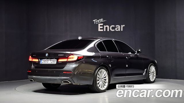 BMW 5-Series 2023 — photo 2