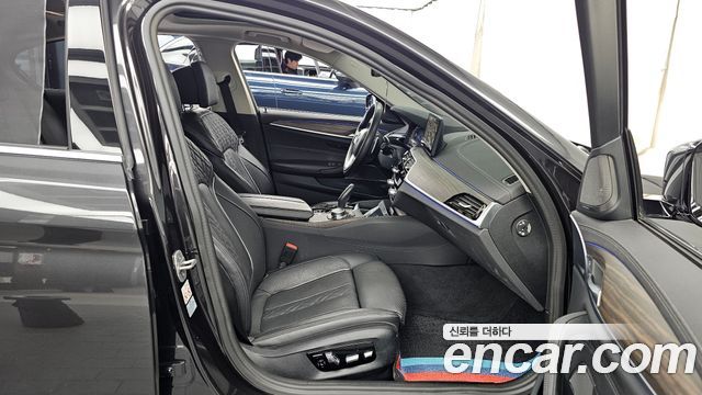 BMW 5-Series 2023 — photo 17