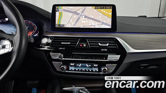 BMW 5-Series 2023 — photo 20