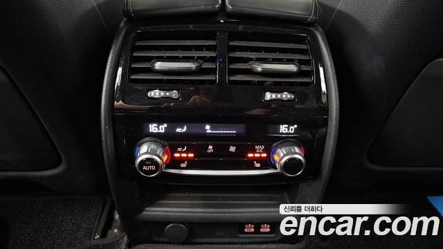 BMW 5-Series 2023 — photo 24
