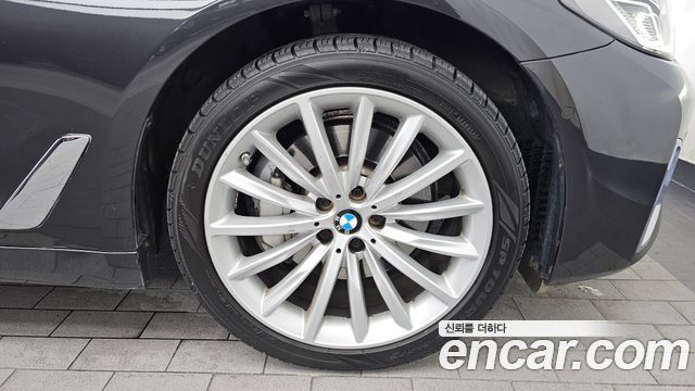 BMW 5-Series 2023 — photo 7