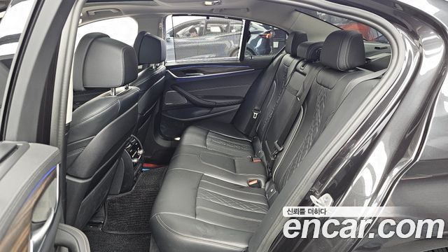 BMW 5-Series 2023 — photo 16