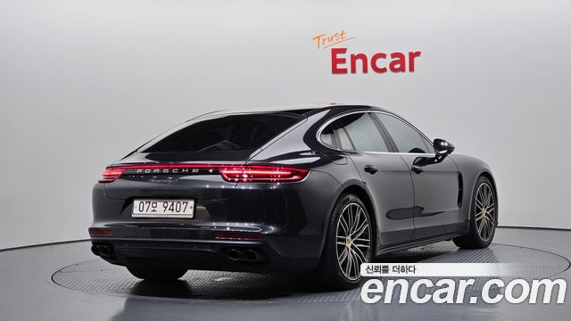 Porsche Panamera 2018 — photo 2