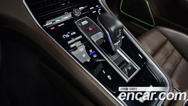 Porsche Panamera 2018 — photo 12