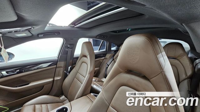 Porsche Panamera 2018 — photo 25