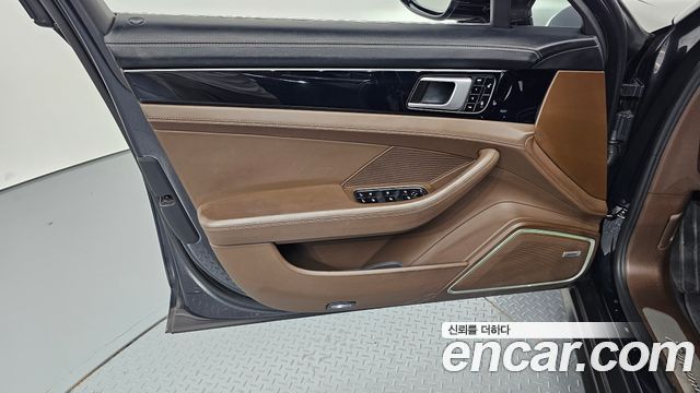 Porsche Panamera 2018 — photo 14