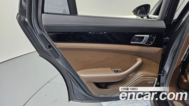 Porsche Panamera 2018 — photo 15