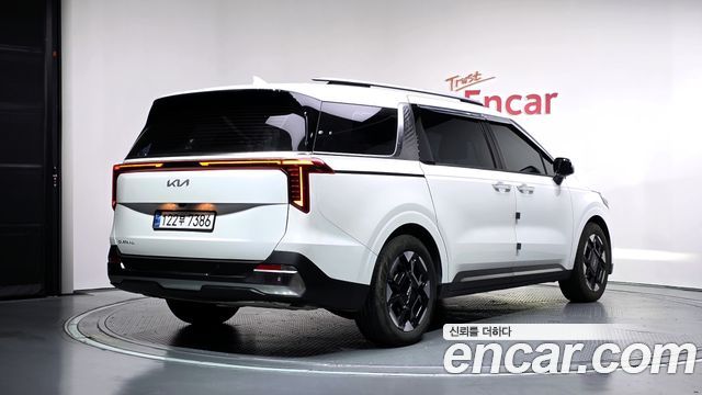 Kia Canival 2025 — photo 2
