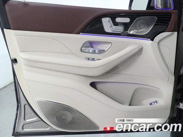 Mercedes-Benz GLS-Class 2023 — photo 9