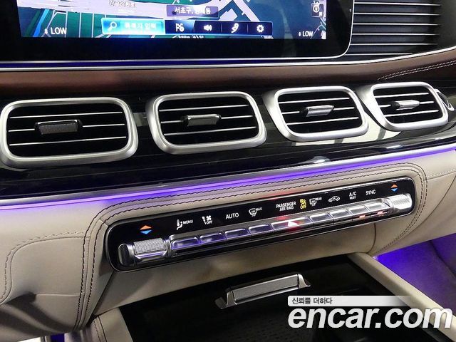 Mercedes-Benz GLS-Class 2023 — photo 13