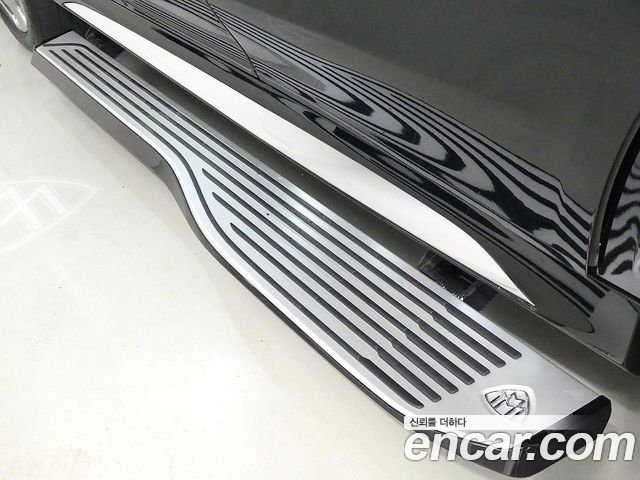 Mercedes-Benz GLS-Class 2023 — photo 19