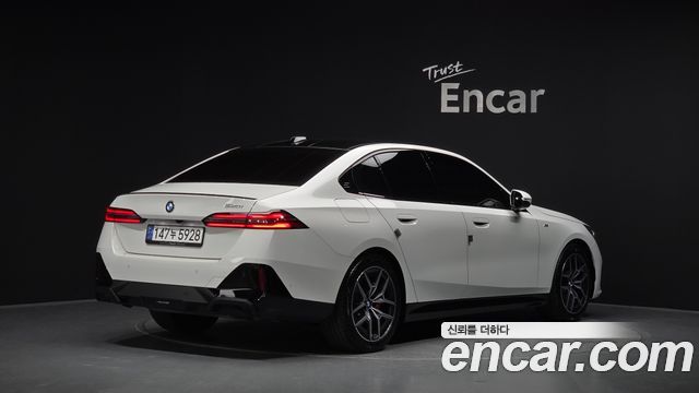 BMW 5-Series 2025 — photo 2