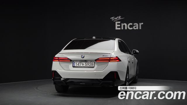 BMW 5-Series 2025 — photo 4