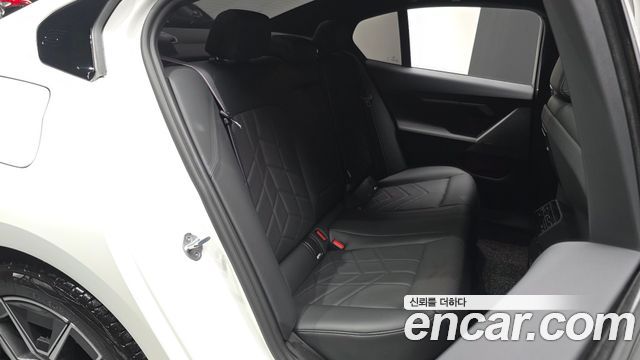 BMW 5-Series 2025 — photo 18