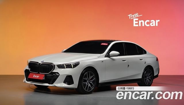 BMW 5-Series 2025 — photo 1