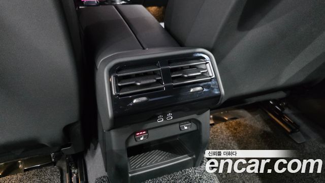 BMW 5-Series 2025 — photo 34