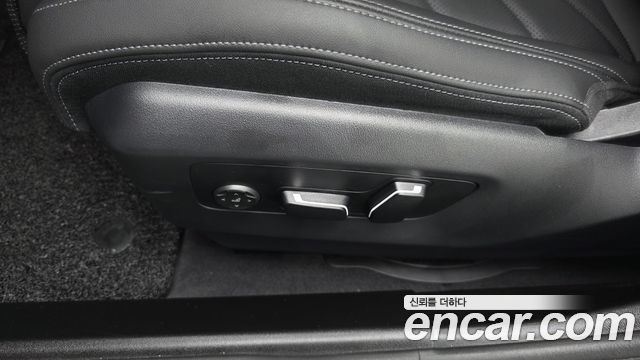 BMW 5-Series 2025 — photo 36