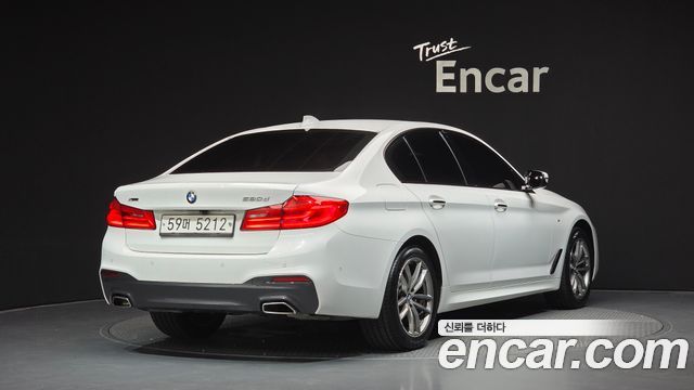 BMW 5-Series 2017 — photo 2
