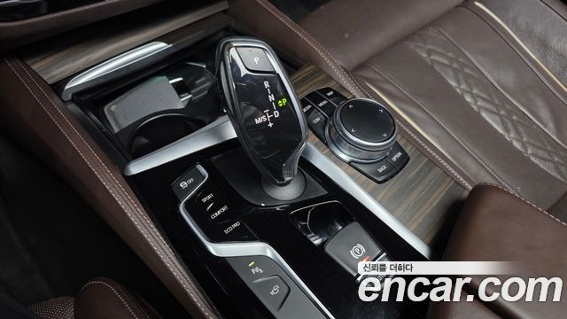 BMW 5-Series 2017 — photo 9