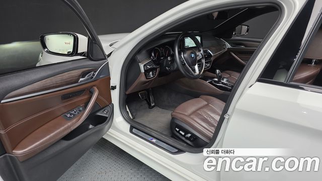 BMW 5-Series 2017 — photo 10