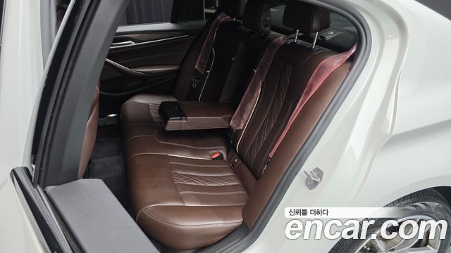 BMW 5-Series 2017 — photo 11
