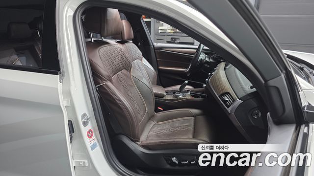 BMW 5-Series 2017 — photo 12