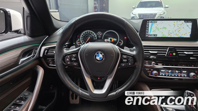 BMW 5-Series 2017 — photo 13