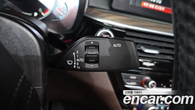 BMW 5-Series 2017 — photo 16