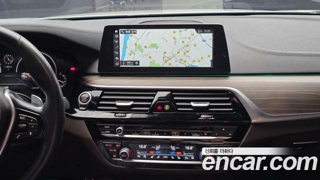 BMW 5-Series 2017 — photo 18