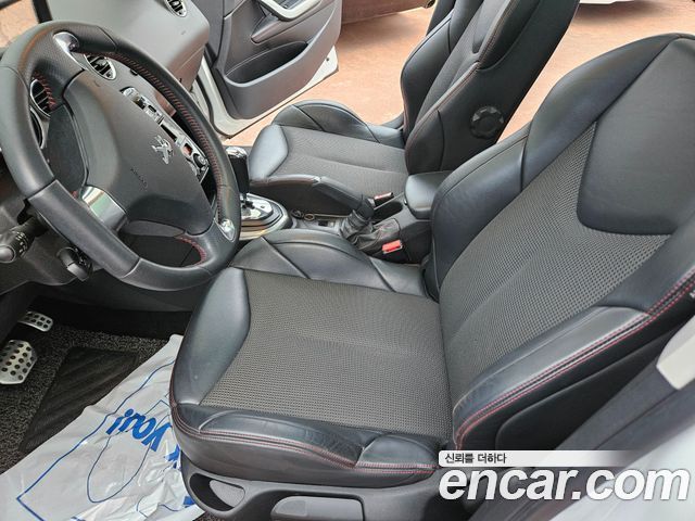 Peugeot 308 2014 — photo 11