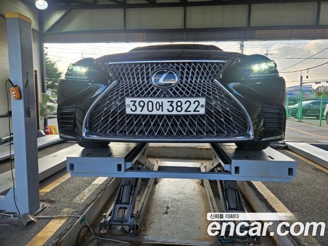 Lexus LS 2019 — photo 1