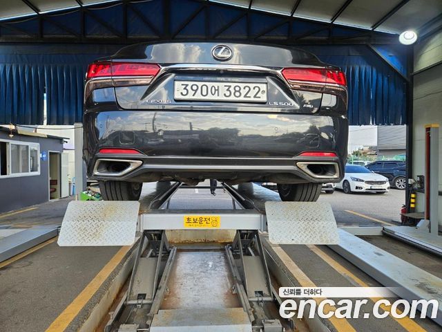 Lexus LS 2019 — photo 2