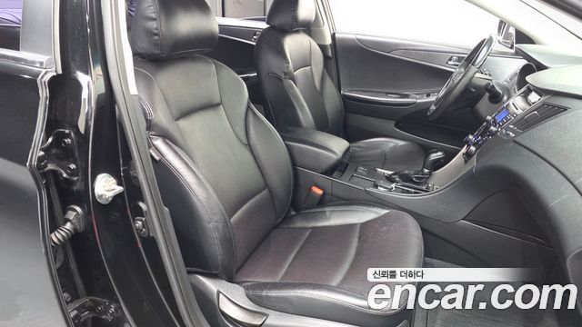 Hyundai Sonata 2012 — photo 11