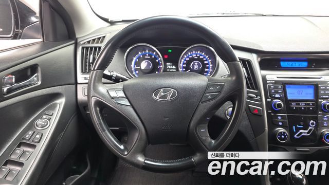 Hyundai Sonata 2012 — photo 13