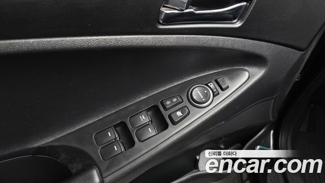 Hyundai Sonata 2012 — photo 19