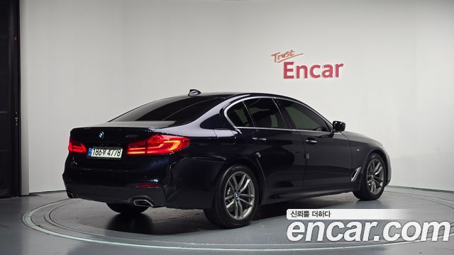 BMW 5-Series 2018 — photo 2