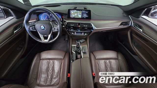 BMW 5-Series 2018 — photo 10