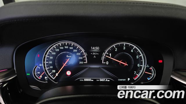 BMW 5-Series 2018 — photo 11