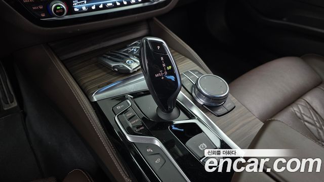 BMW 5-Series 2018 — photo 12