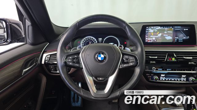 BMW 5-Series 2018 — photo 19