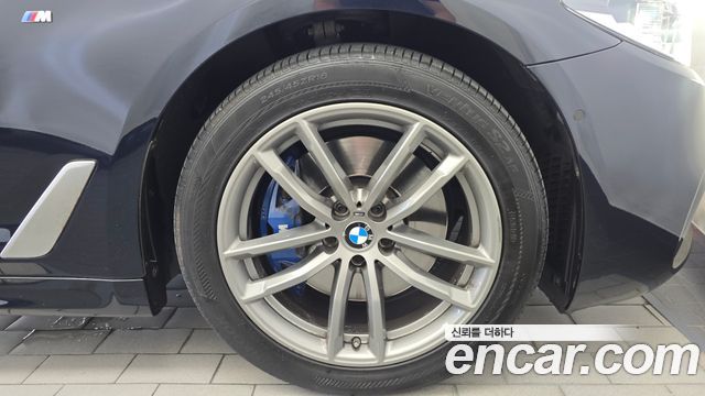 BMW 5-Series 2018 — photo 7