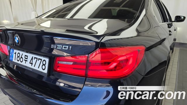 BMW 5-Series 2018 — photo 9